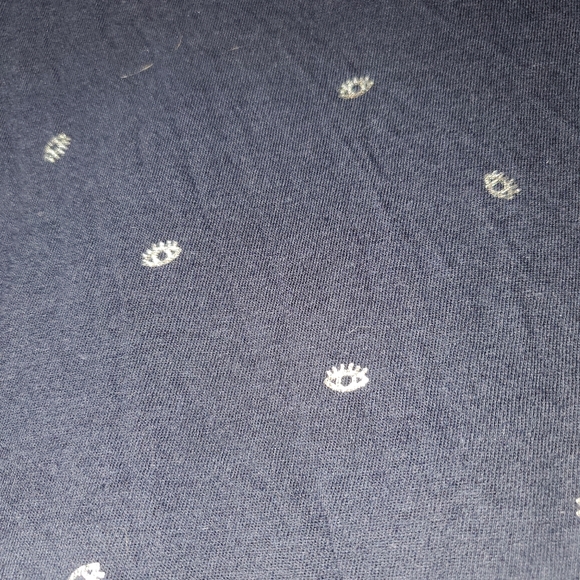 Blue and white vneck tee 2/15 - Picture 2 of 3
